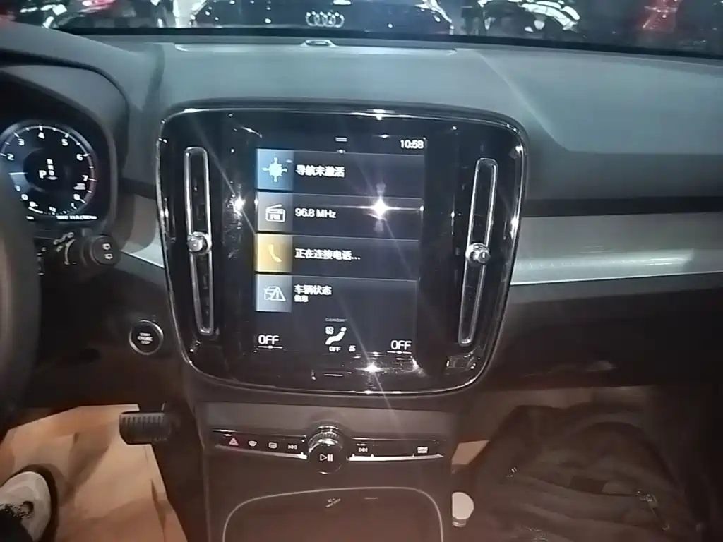 Volvo XC40 2022 2022 Model T4 AWD Smart Drive Fashion Edition