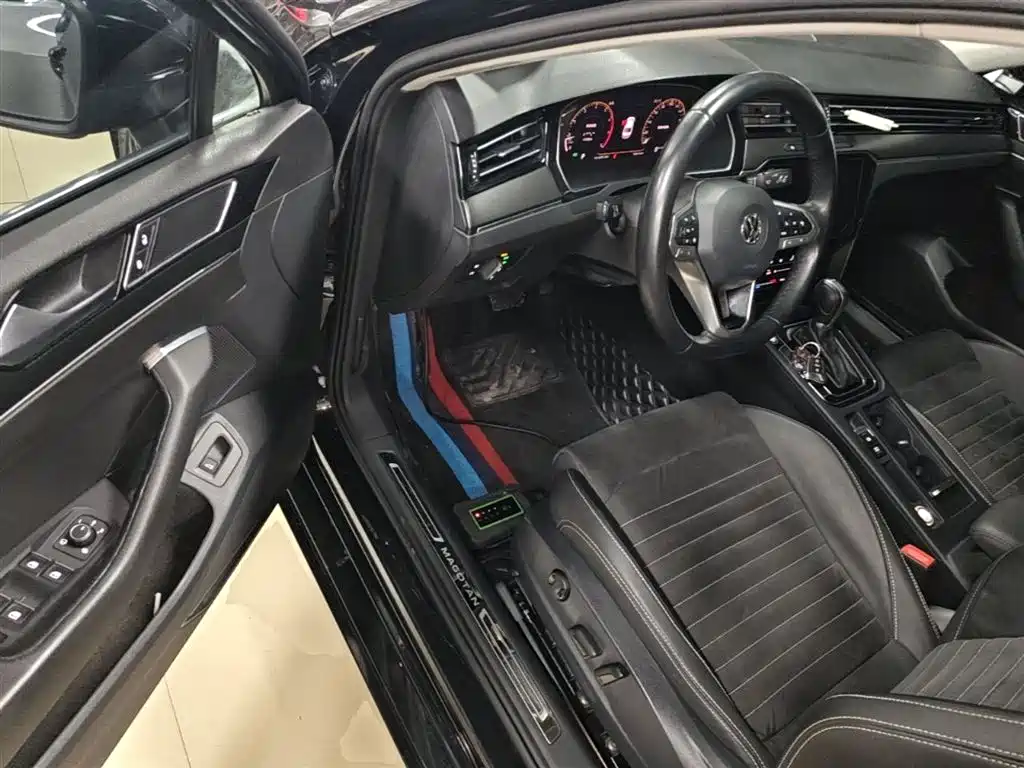 Volkswagen Magotan 2020 330TSI DSG Luxury фото 12