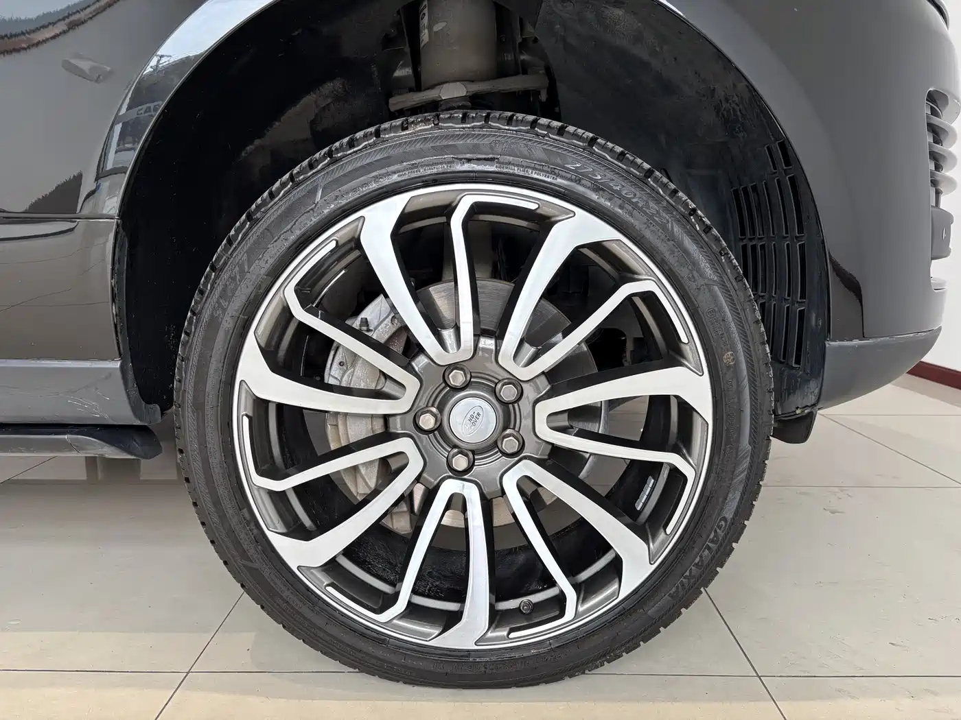 Land Rover Range Rover 2021 3.0 L6 Golden Age Edition фото 18