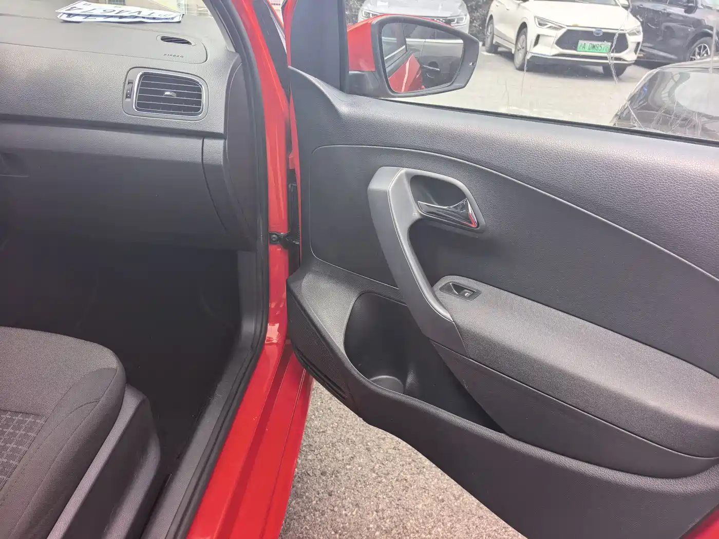 Volkswagen Polo 2016 1.6L Automatic Comfort фото 8