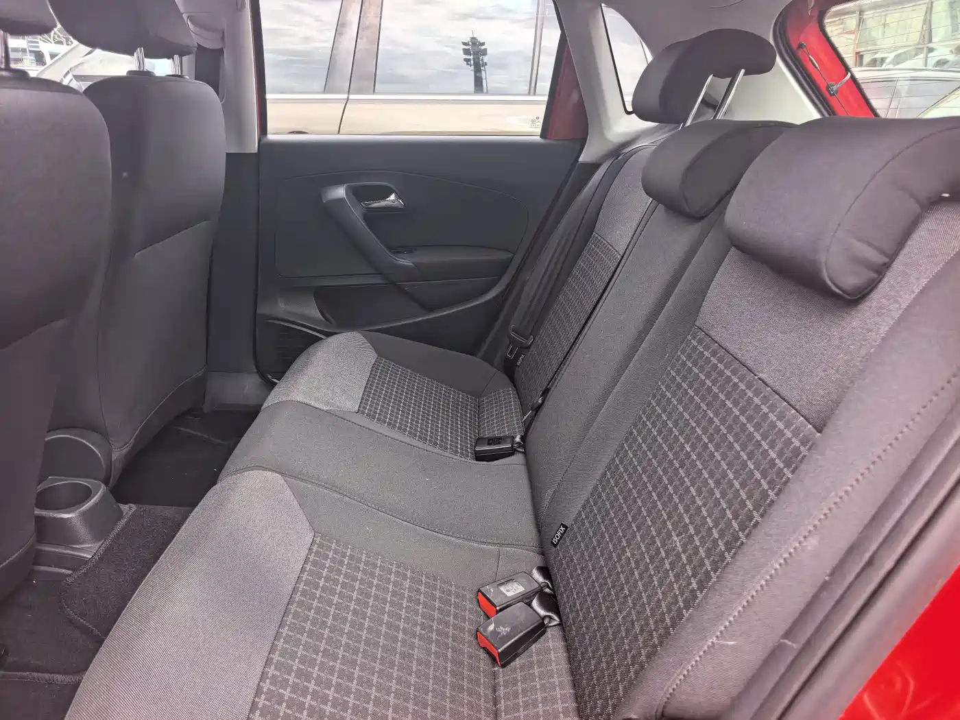 Volkswagen Polo 2016 1.6L Automatic Comfort фото 14