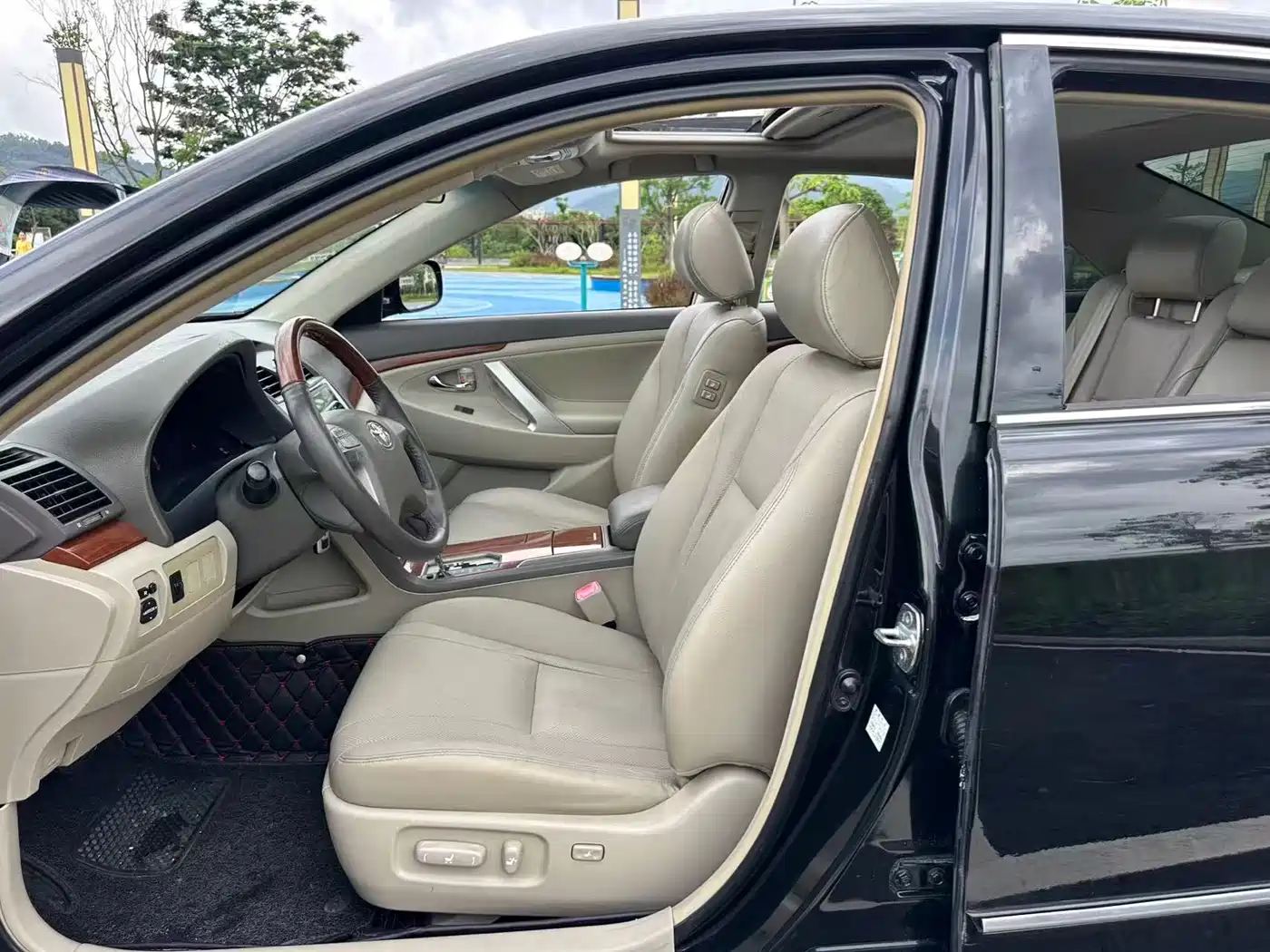 Toyota Camry 2013 200G Classic Luxury Edition фото 7