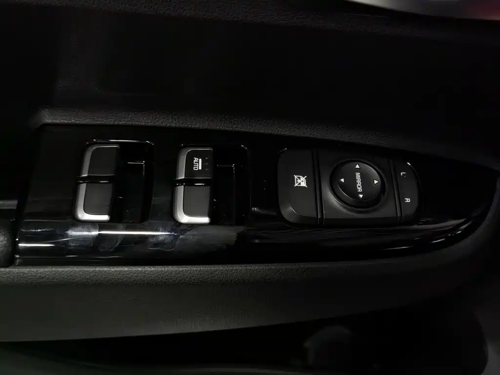 Kia KX CROSS 2018 2017 1.4L AT GLS