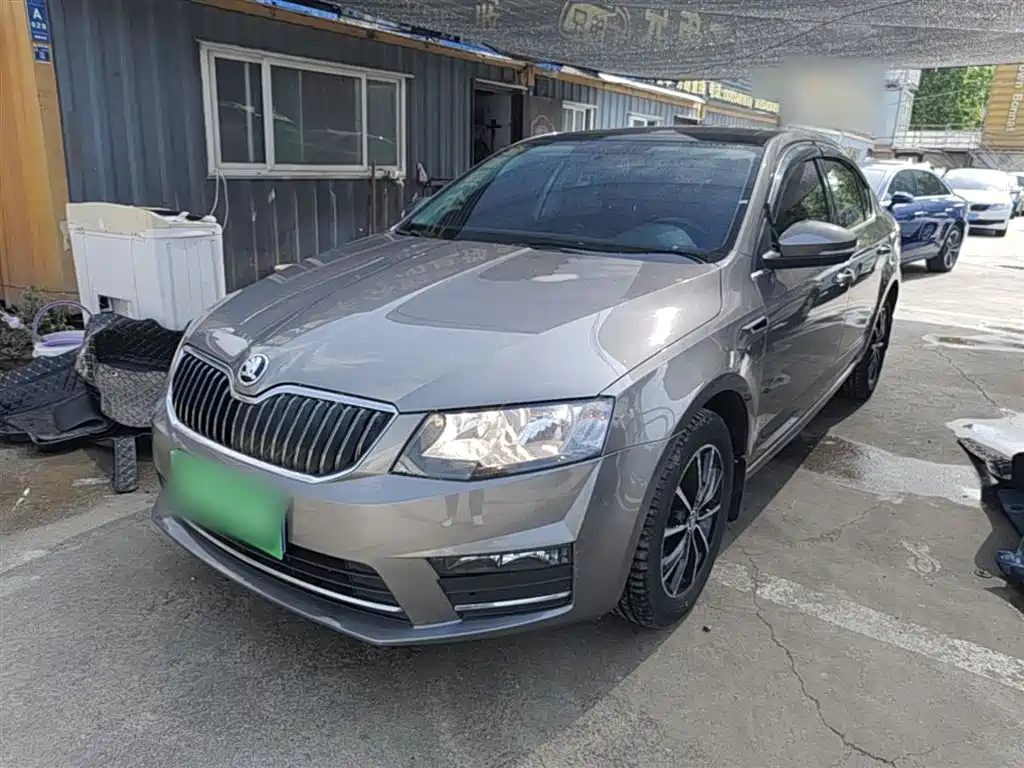 Škoda Octavia 2017 1.6L Automatic Smart Edition