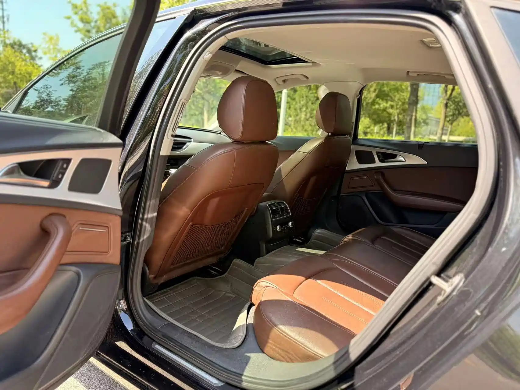 Фото 8 - Audi A6L