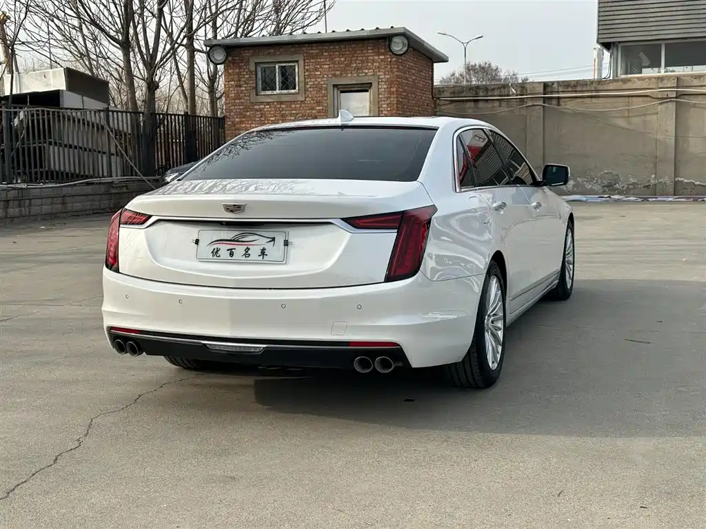 CADILLAC CT6