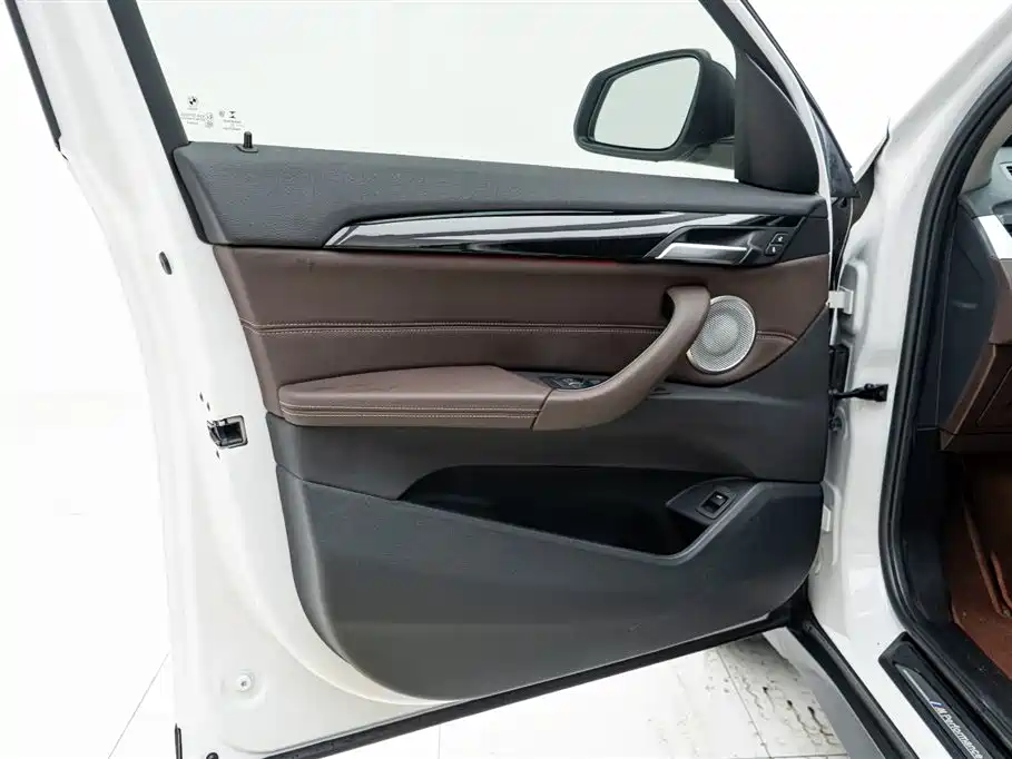 BMW X1 2021 sDrive25Li Leading фото 16