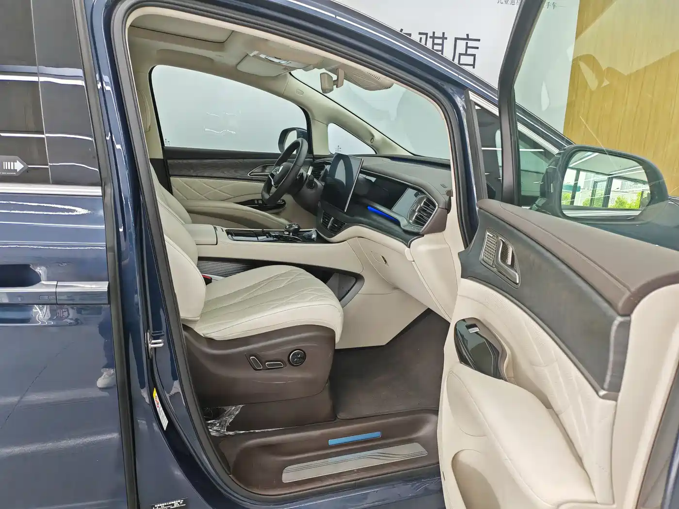 Denza D9 2025 DM-i Smart Drive Edition 1020 AWD Prestige фото 11