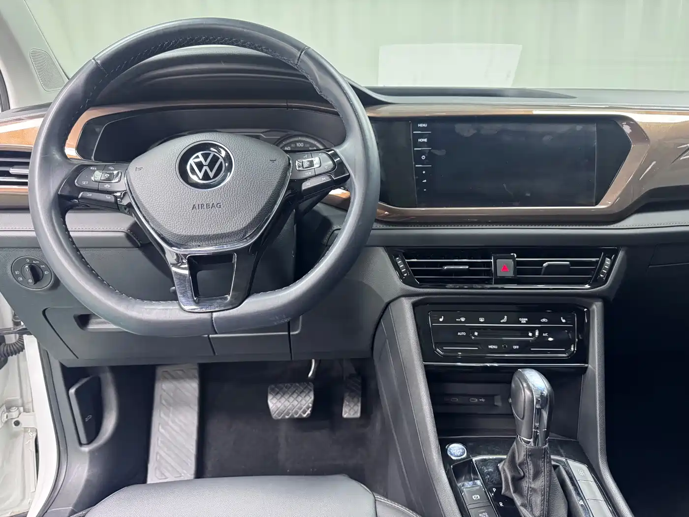 Volkswagen Tharu 2021 Model 280TSI 2WD Luxury Edition фото 20