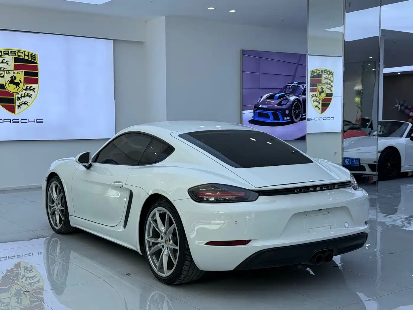 Porsche 718 2018 Cayman 2.0T фото 6