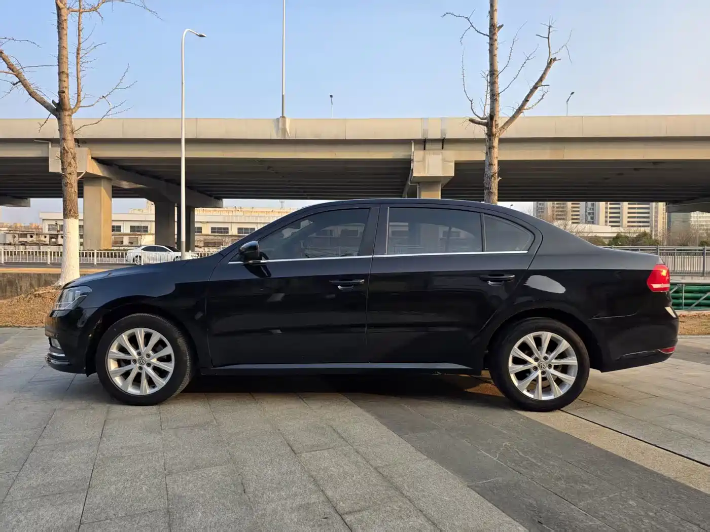 Volkswagen Lavida 2015 1.6L Automatic Comfort Edition фото 5