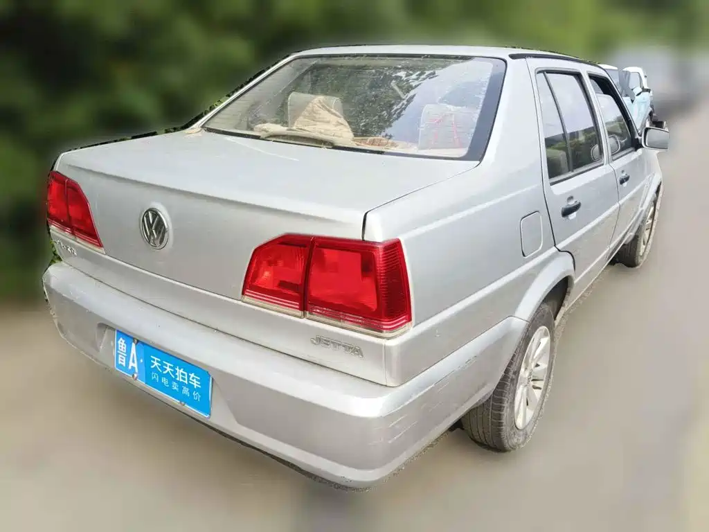 Photo 2 - Volkswagen Jetta