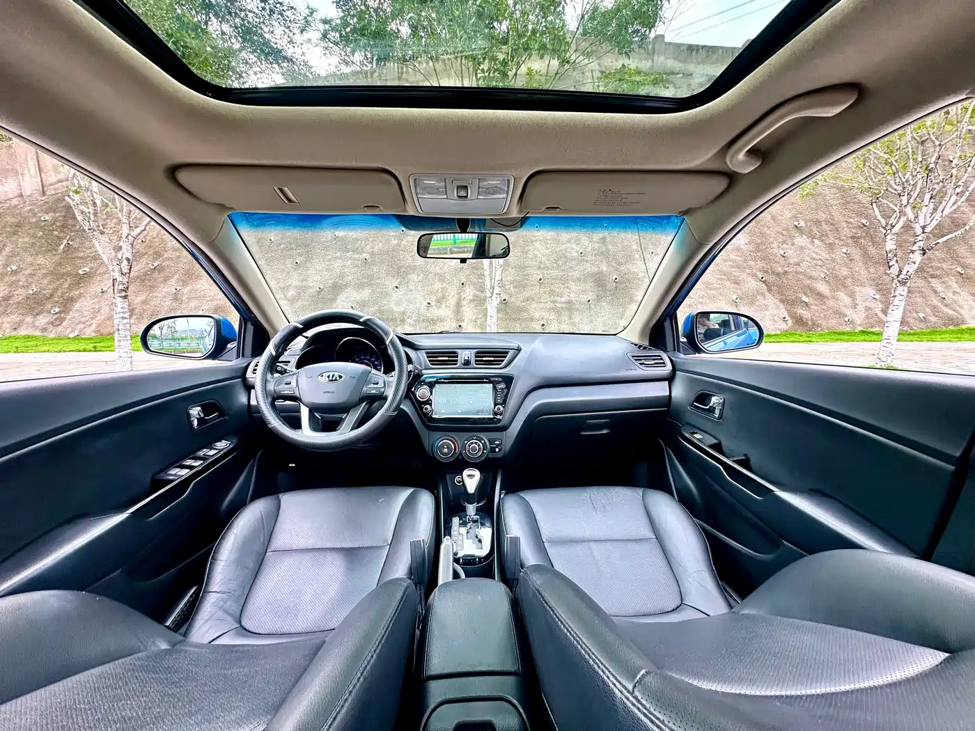 Kia K2 2012 2012 Sedan 1.6L AT Premium Commemorative Edition