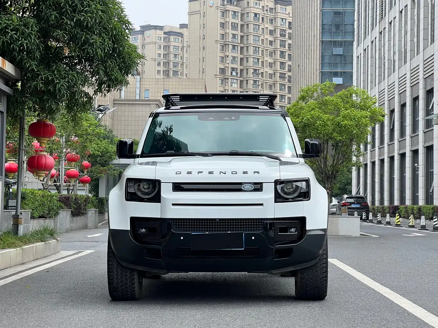 Land Rover Defender 2020 Model 110 P400 HSE фото 2
