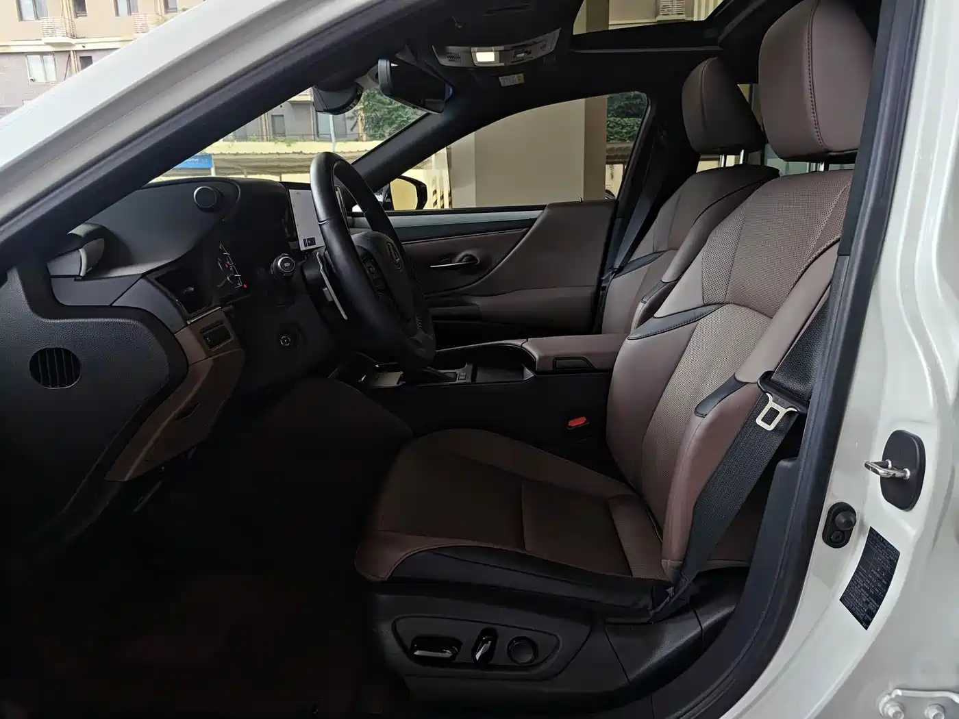 Lexus ES 2025 2025 300h Ultimate Edition
