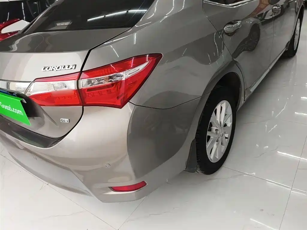 Toyota Corolla 2014 1.6L CVT GL-i Leather Edition фото 8