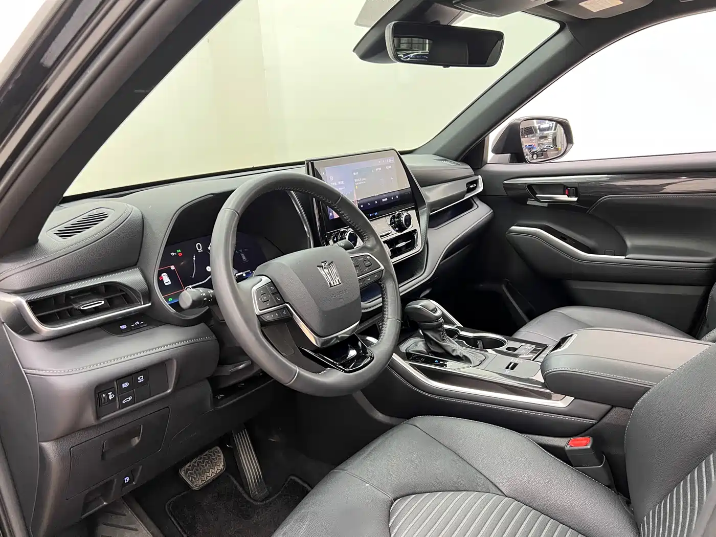 Toyota Crown Kluger 2023 2.5L HEV AWD Premium Edition фото 22