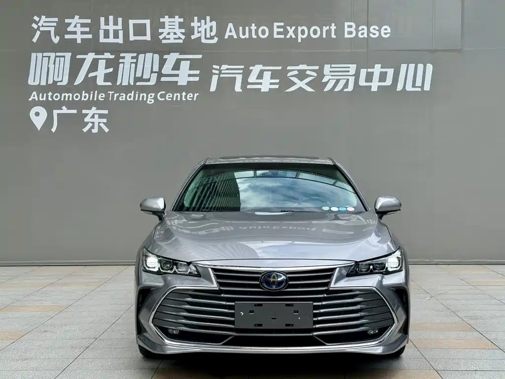 Photo 2 - Toyota Avalon