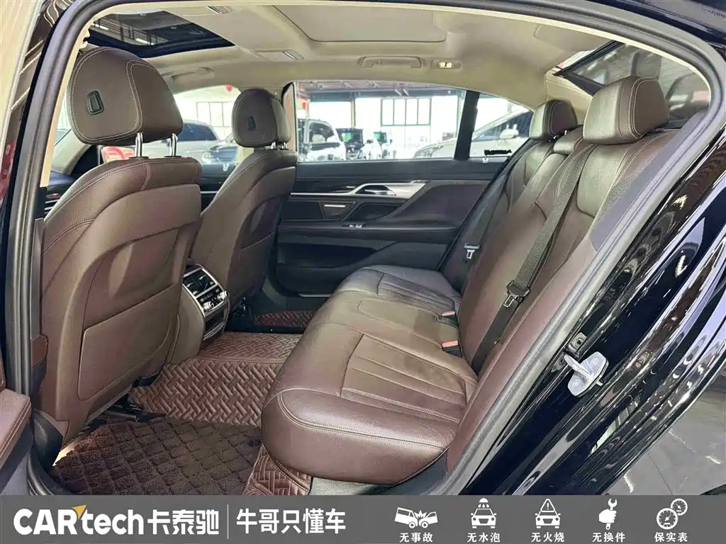 BMW 7 Series 2017 730Li Leading Edition фото 24