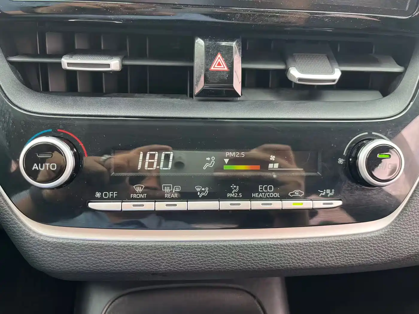 Toyota Corolla 2021 Hybrid 1.8L E-CVT Elite Edition фото 15