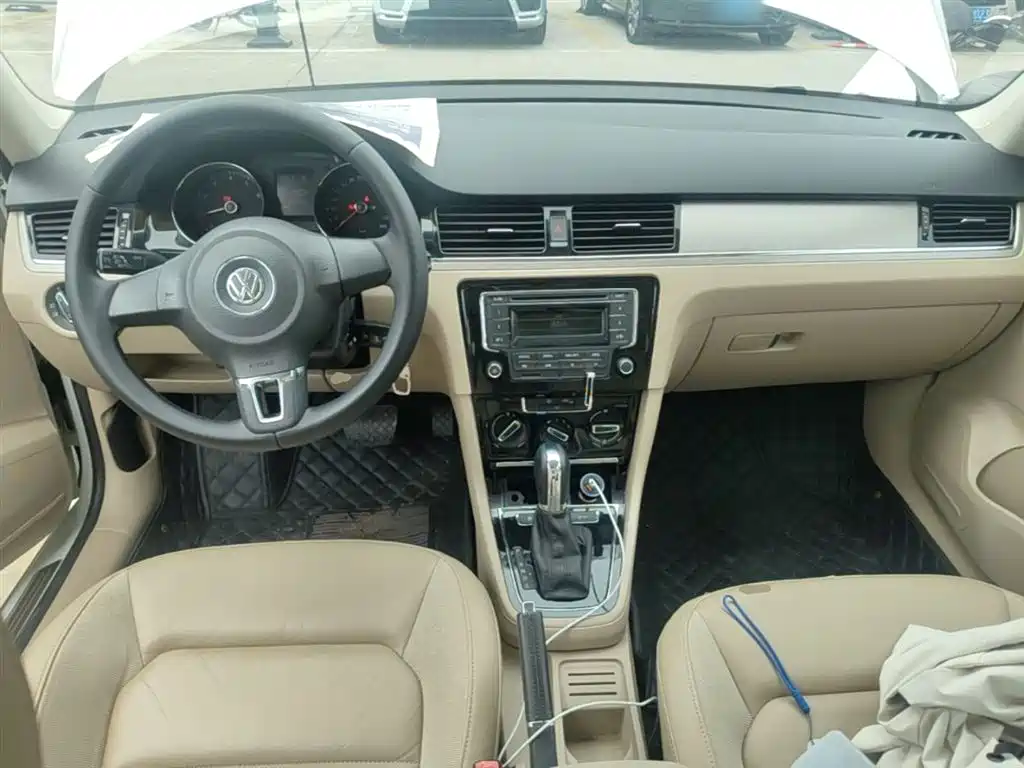 Volkswagen Bora 2014 1.6L Automatic Comfort Edition фото 10