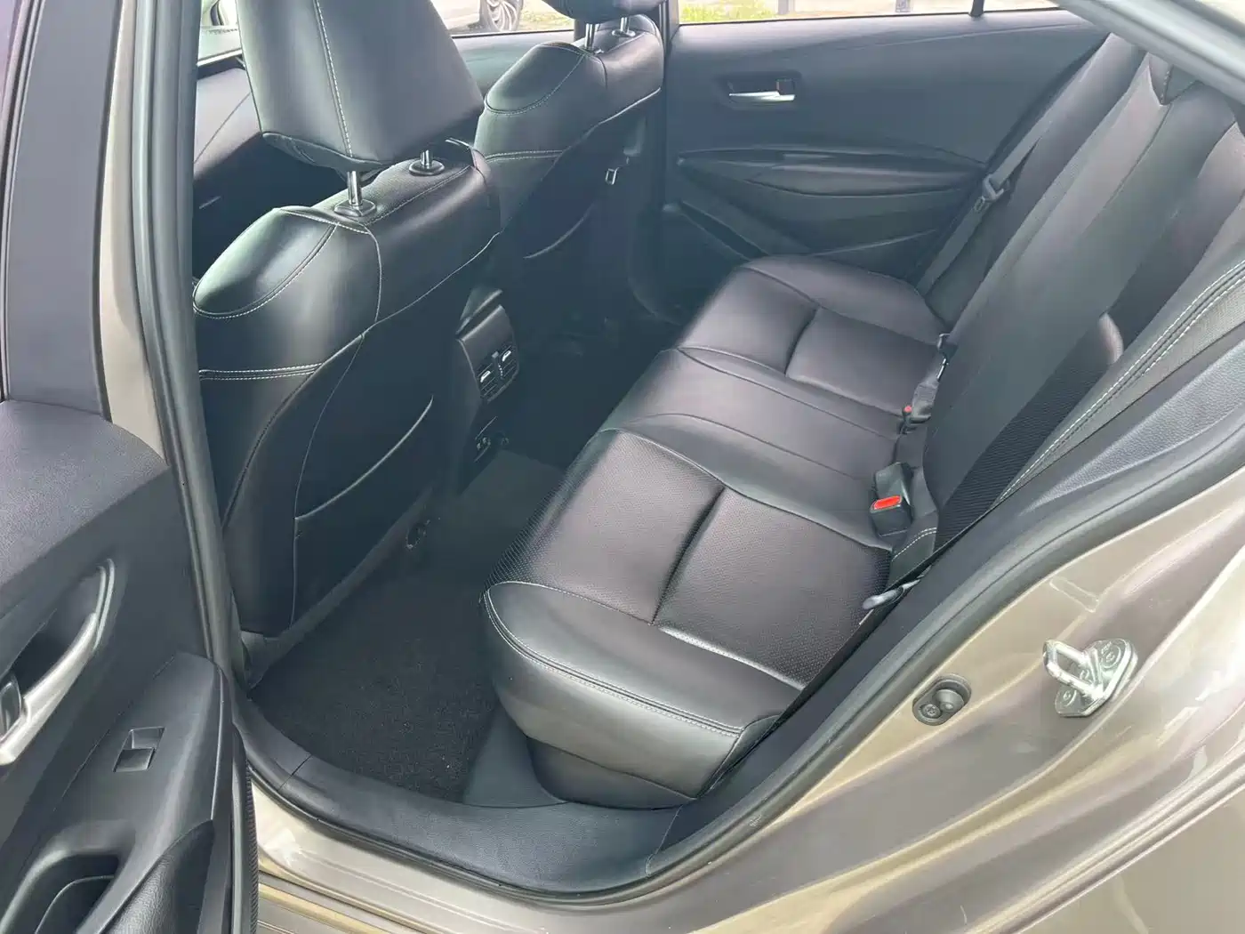 Toyota Corolla 2021 Hybrid 1.8L E-CVT Elite Edition фото 29