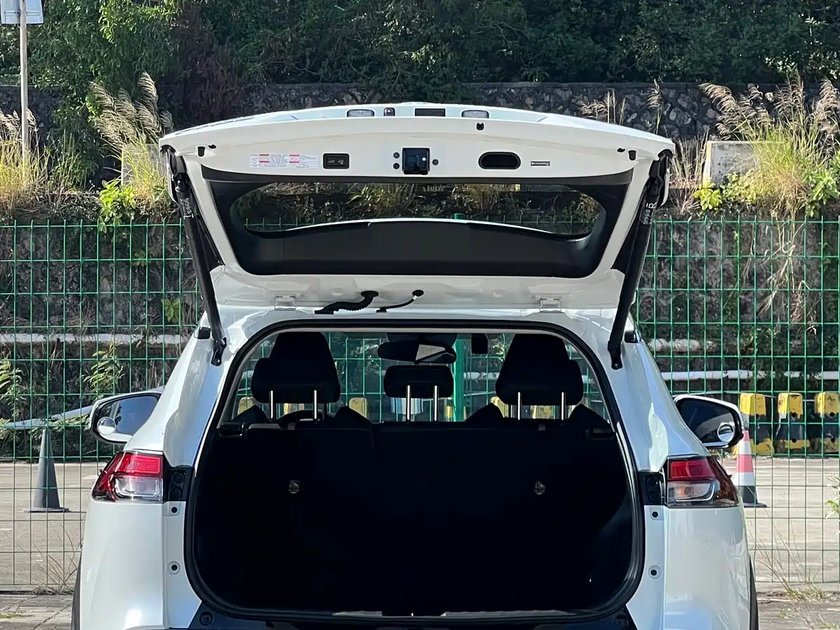 Toyota Frontlander 2023 2.0L CVT Sport Edition фото 9