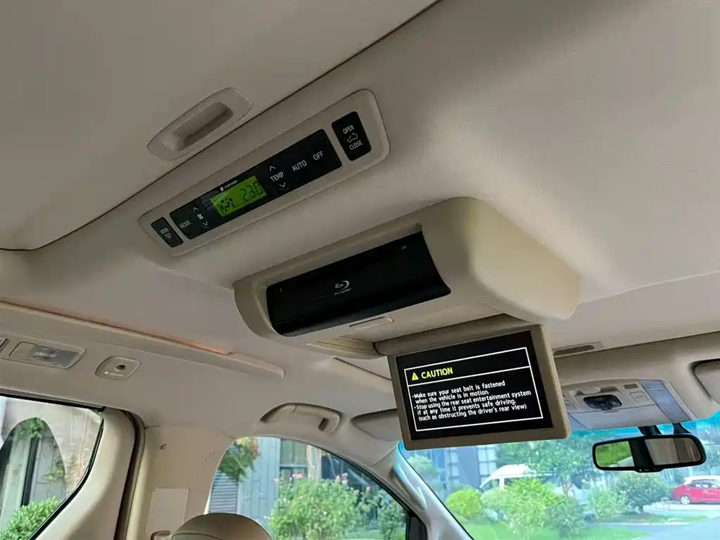 Toyota Alphard фото 12