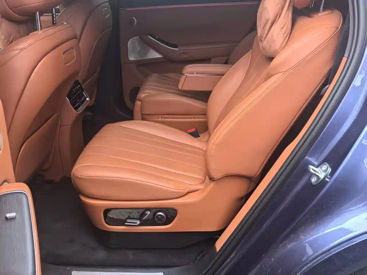 AITO Wenjie AITO M7 2026 Extended Range Base Model 6-Seater фото 4