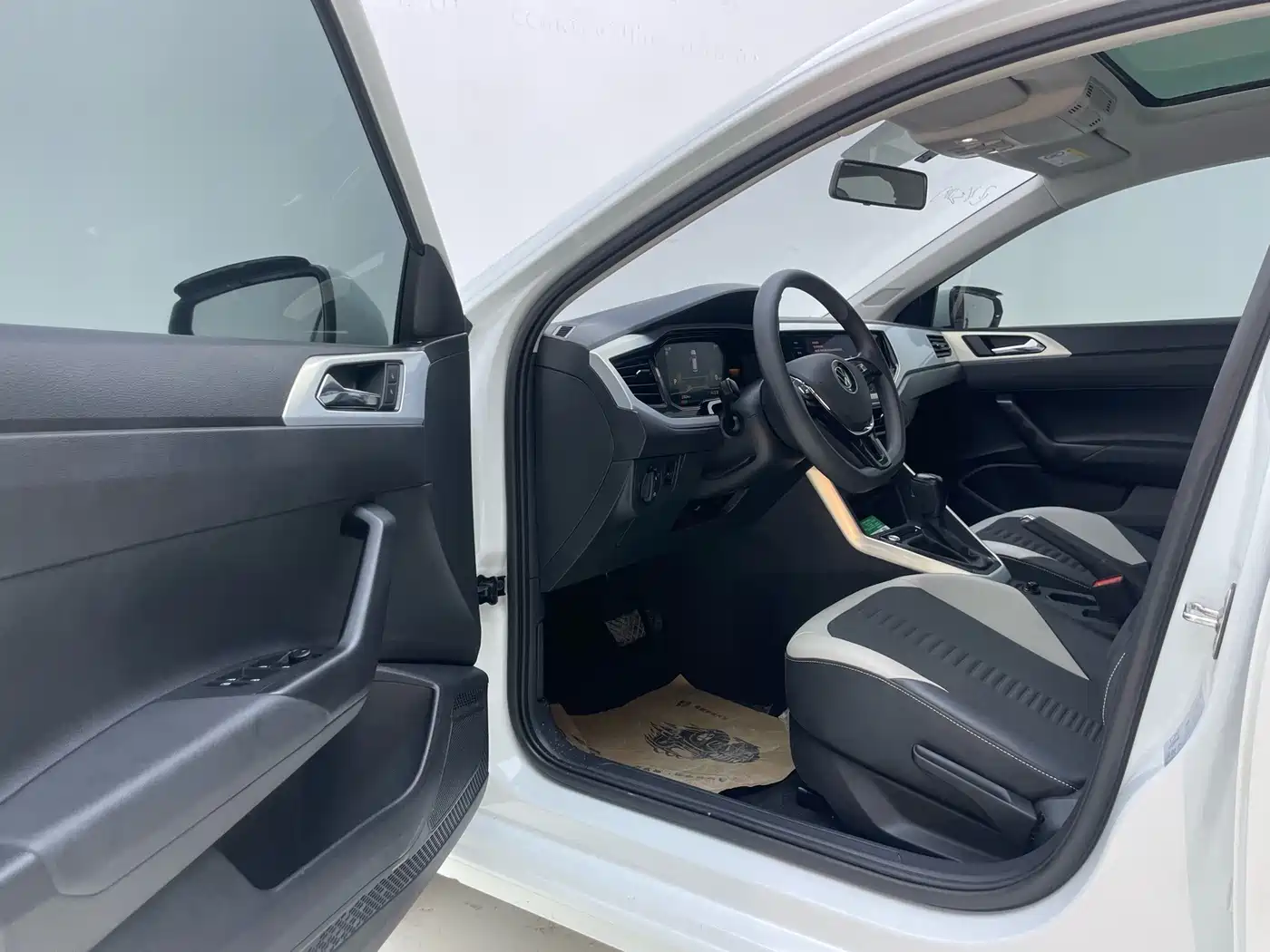 Volkswagen Polo 2023 2023 Facelift Plus 1.5L Auto Chroma Tech Edition