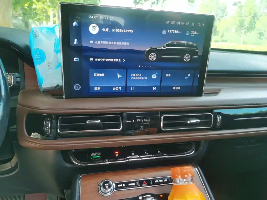 Photo 10 - Lincoln Aviator