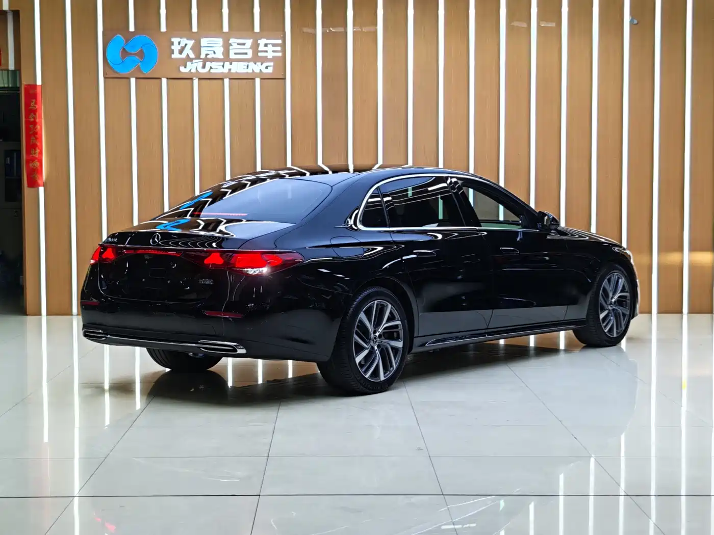 Mercedes-Benz E-Class 2024 E 300 L Fashion фото 19