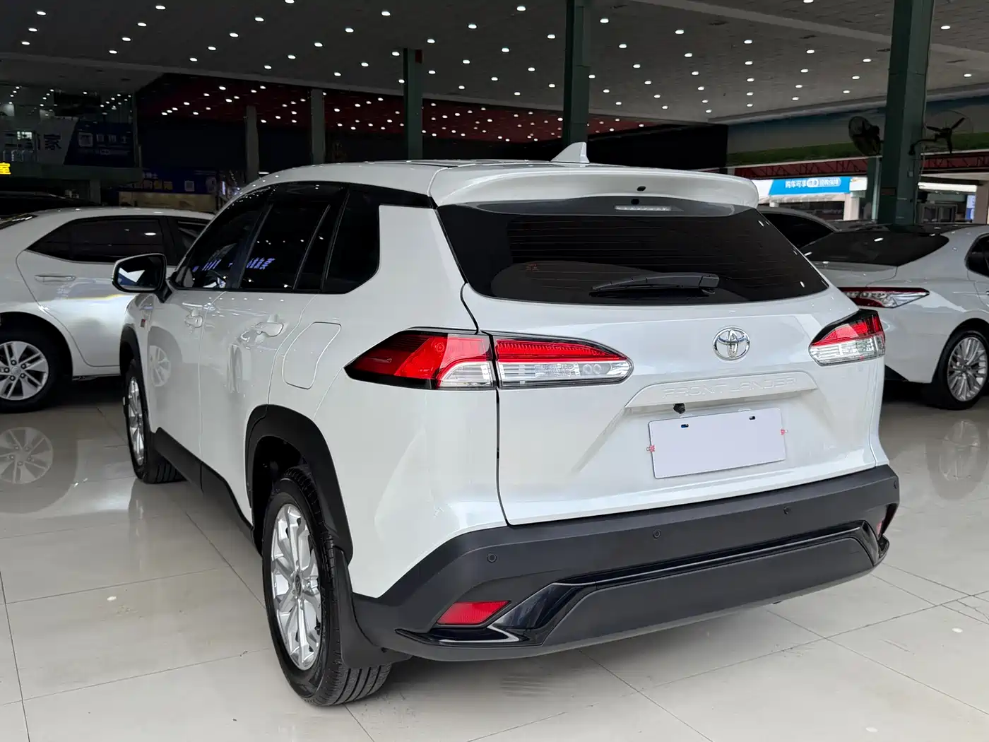 Toyota Frontlander 2024 2.0L CVT Elite Plus Edition фото 17