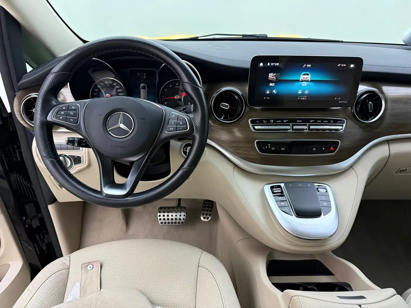 Mercedes-Benz V-Class 2021 V 260 L Long Wheelbase Premium Edition фото 8