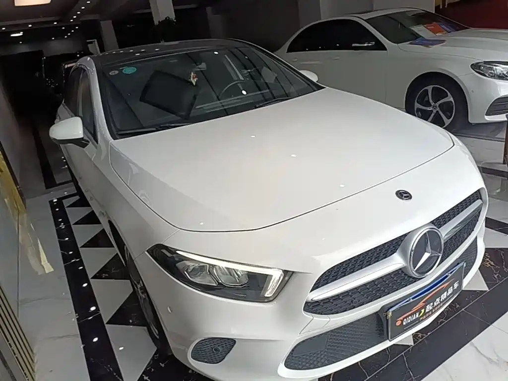 Mercedes-Benz A-Class (Import) 2019 A 200 Dynamic Version фото 4
