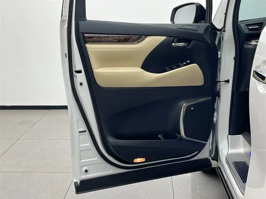 Toyota Alphard 2021 Hybrid 2.5L Luxury фото 8