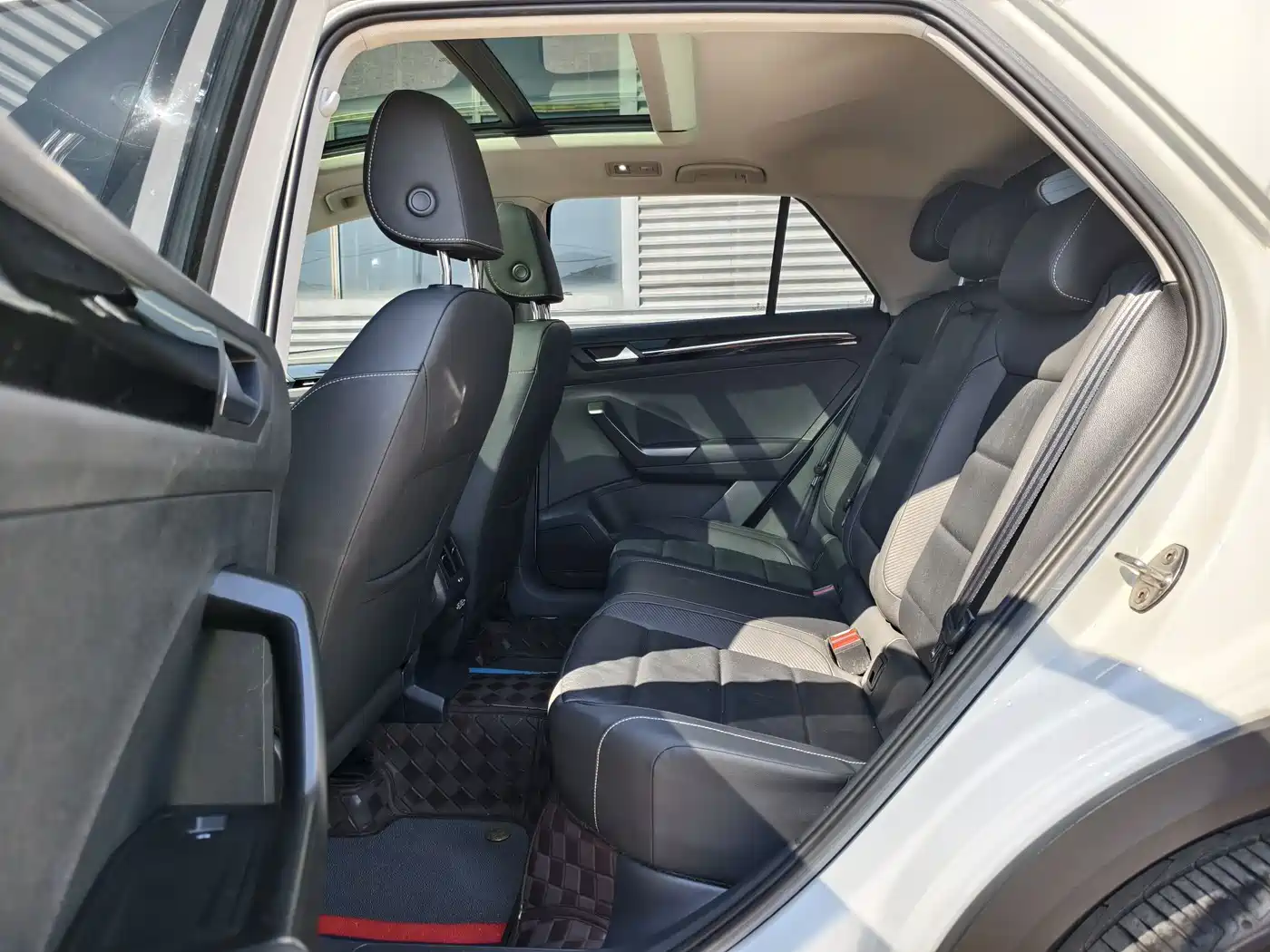 VOLKSWAGEN T ROC EXPLORING SONGS