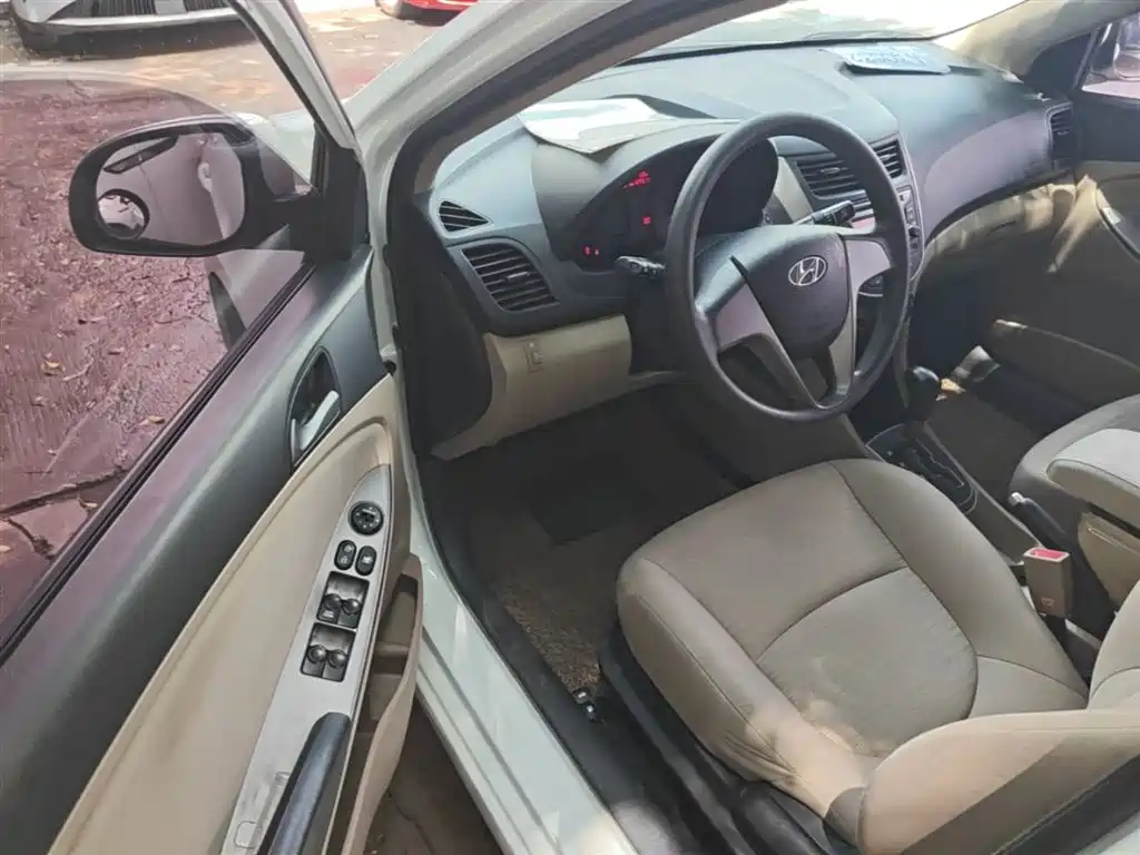 Hyundai Verna 2016 1.4L Automatic Smart GLS фото 16