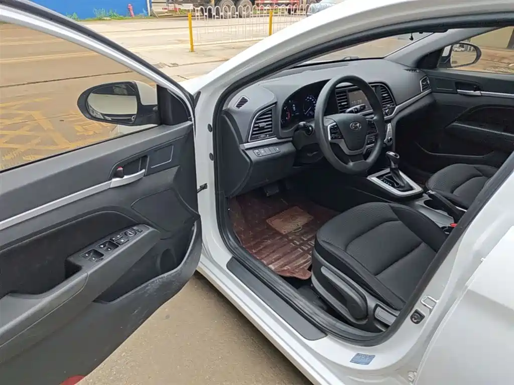 Hyundai Elantra 2016 Model 1.6L Automatic Smart Elite фото 16