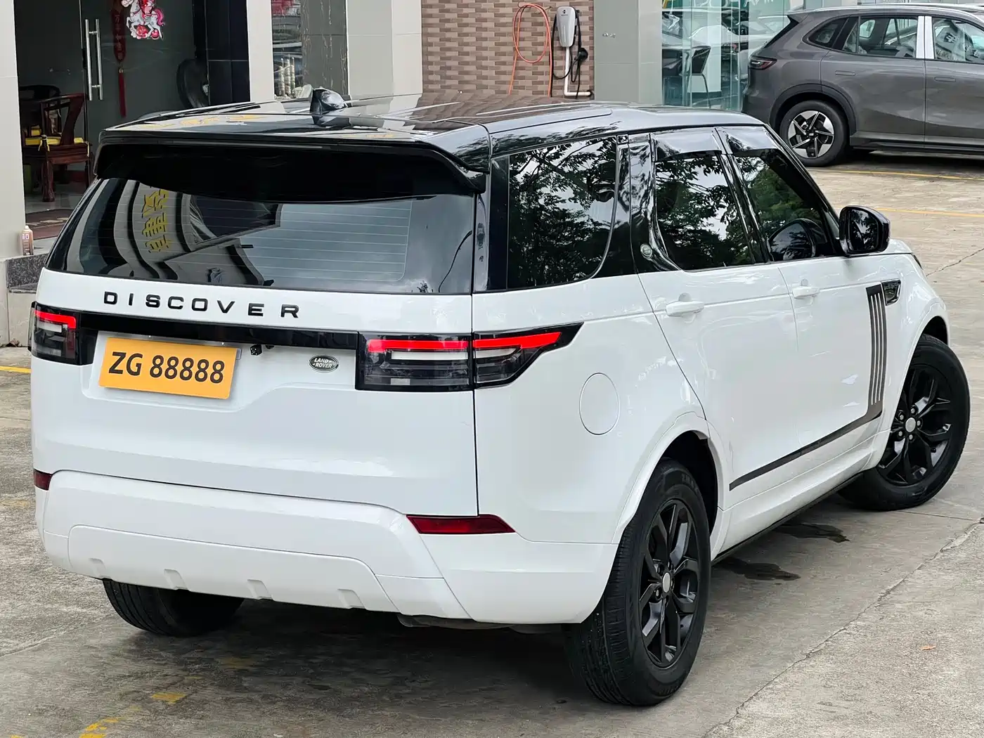 Land Rover Discovery 2018 2.0T SE фото 4