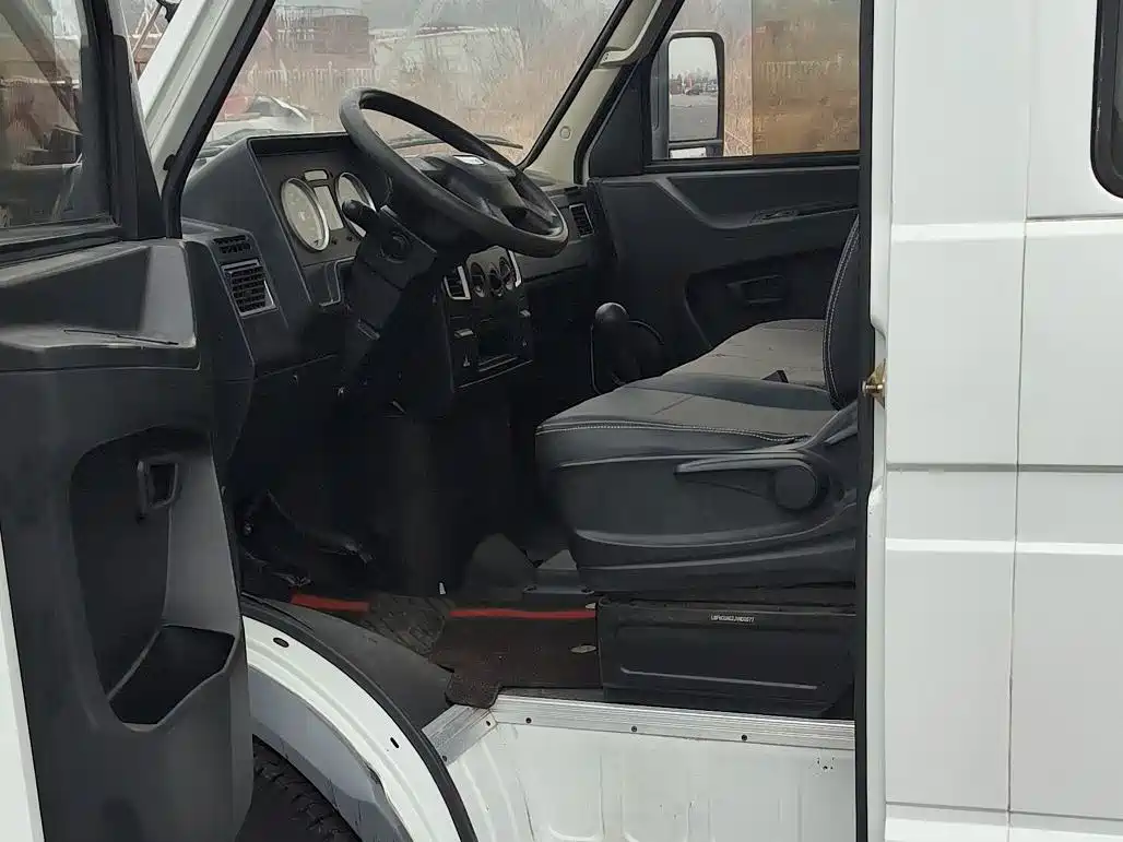 Iveco Daily 2019 2020 Model 2.5T A35 Bus Single-Tire Medium Roof 5-9 Seats with Side Sliding Door China V