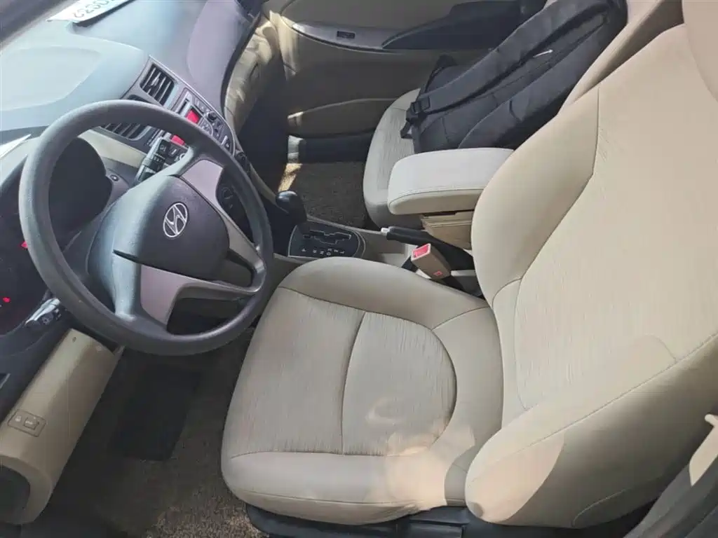 Hyundai Verna 2016 1.4L Automatic Smart GLS фото 15