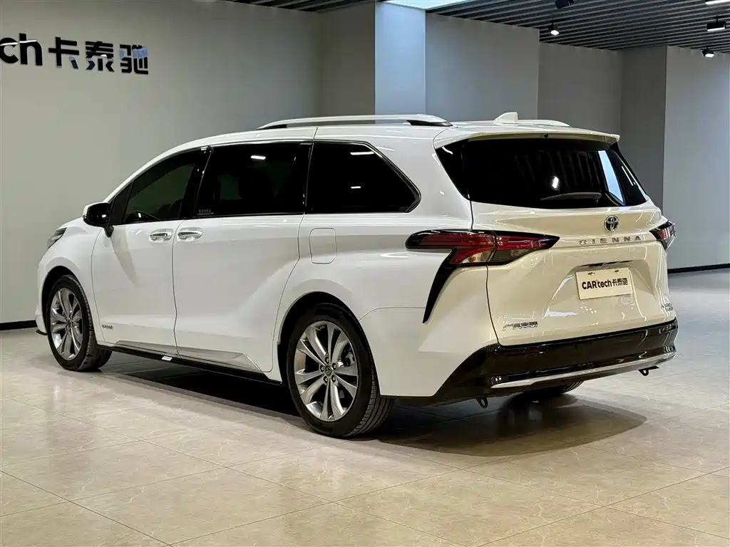TOYOTA SIENNA