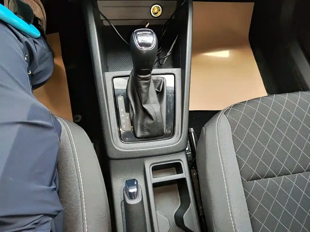 SKODA KOMICK