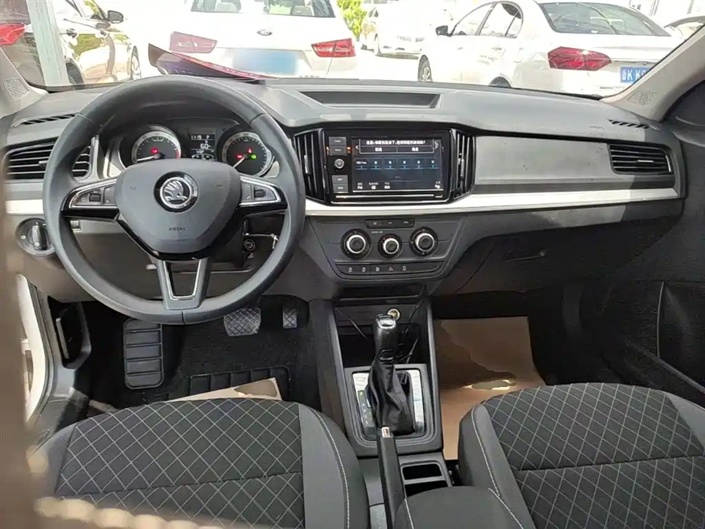 SKODA KOMICK