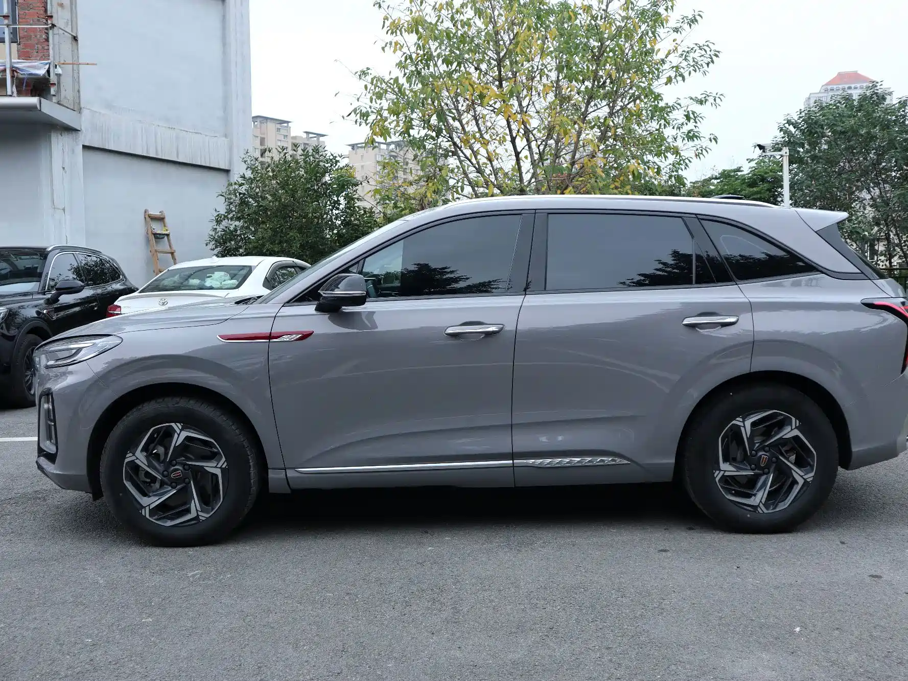 Фото 31 - Hongqi HS3