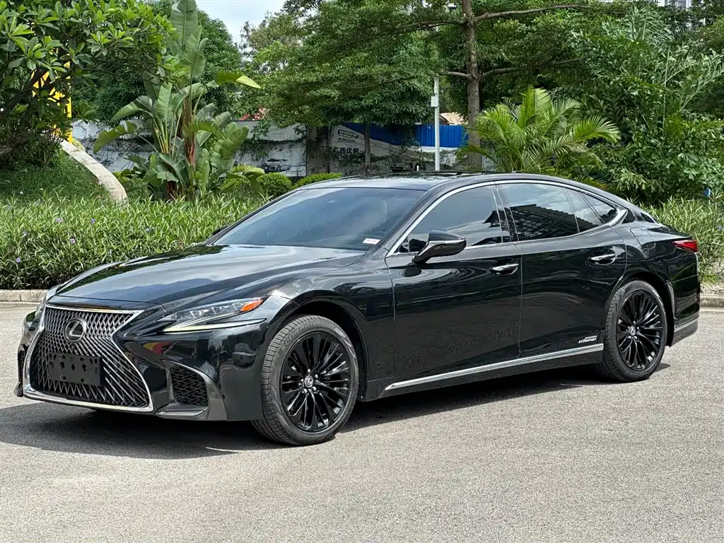 Lexus LS 2018 500h Executive Edition China V фото 2