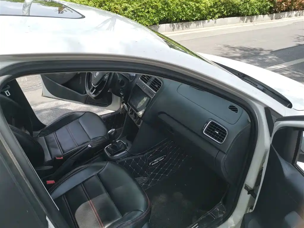 Volkswagen Polo 2016 1.6L Automatic Comfort фото 19
