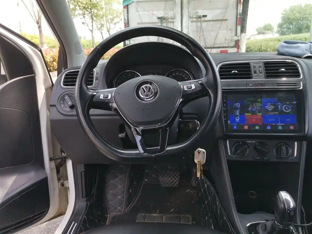 Volkswagen Polo 2016 1.6L Automatic Comfort фото 3