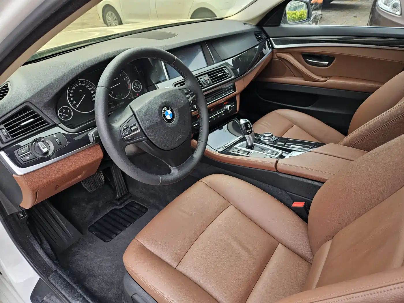 BMW 5 Series 2014 520Li Elegance фото 8